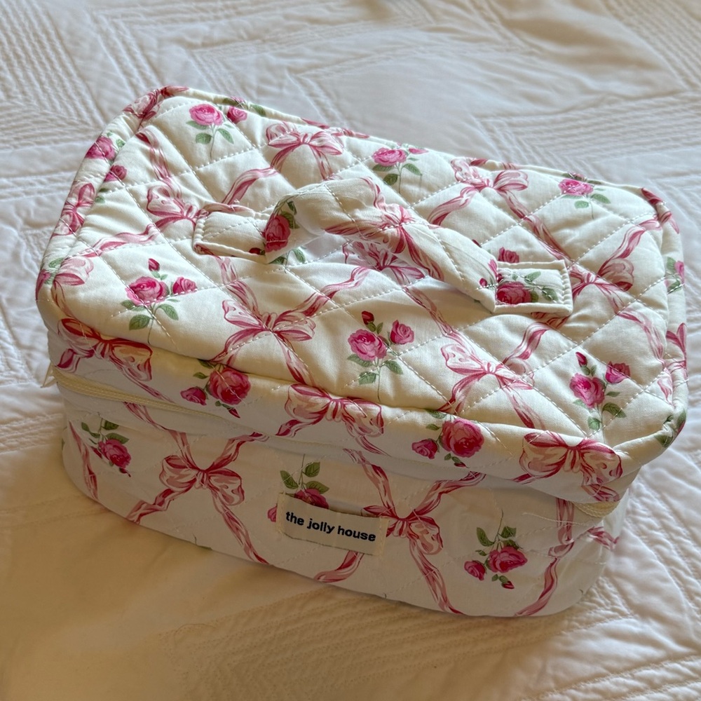 Brand New Floral/Bow Quilted Cosmetic Bag